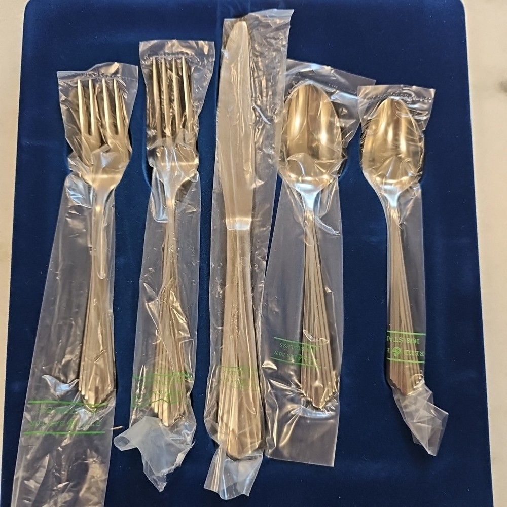 Reed & Barton Spire Glossy Stainless 5-Piece Setting New Retired