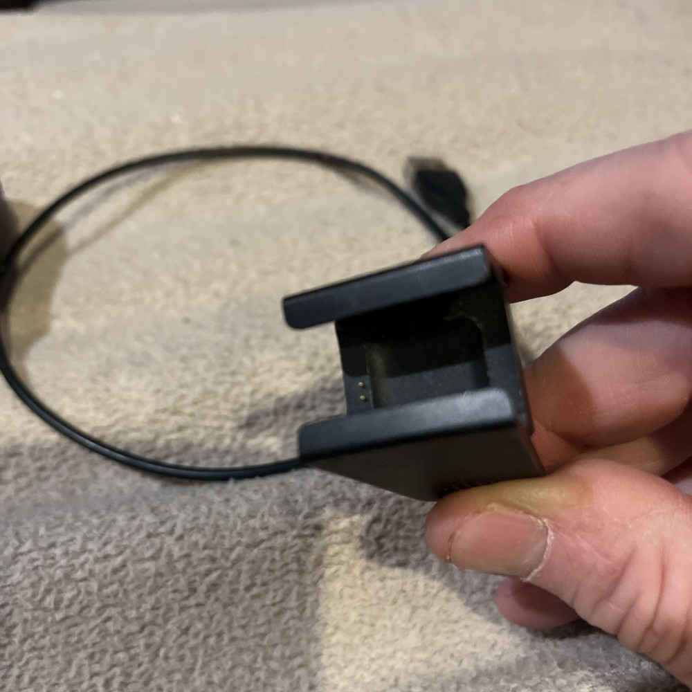 Fitbit charge 2 Original + Charger. Excellent Condition. Working. Purple