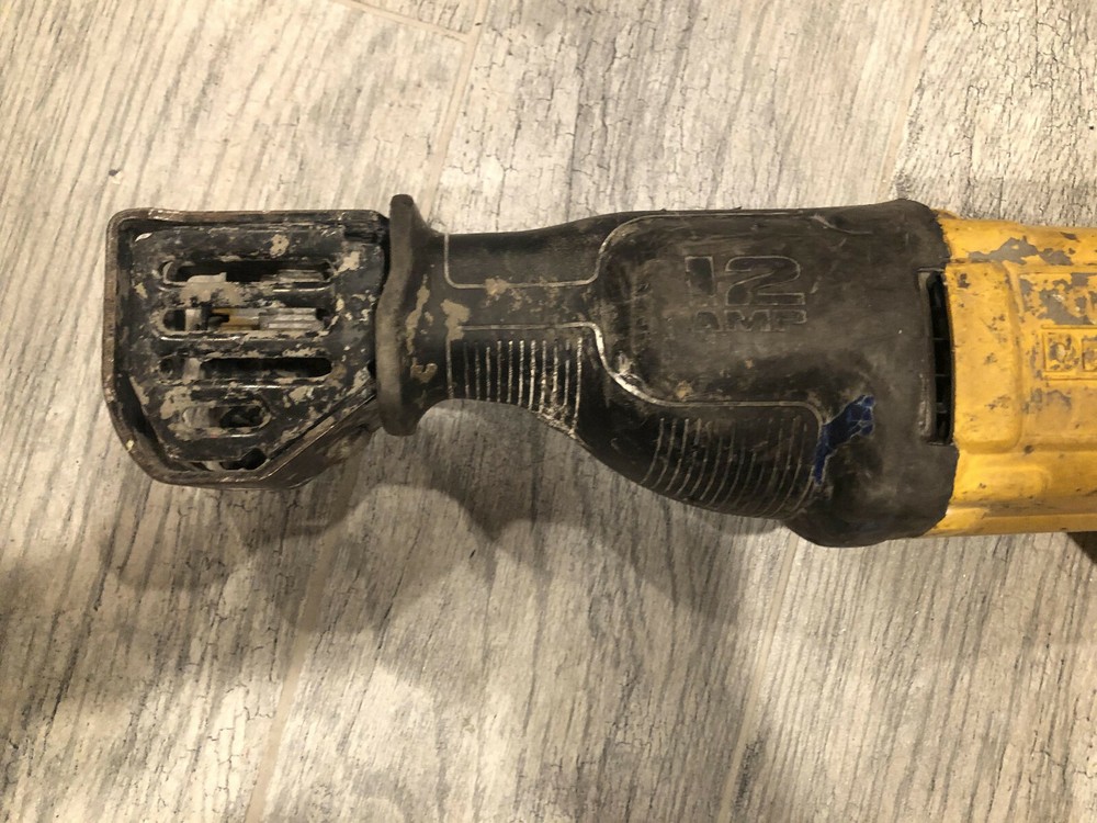 DEWALT DWE305 12-Amp Keyless Variable Speed Corded Reciprocating Saw
