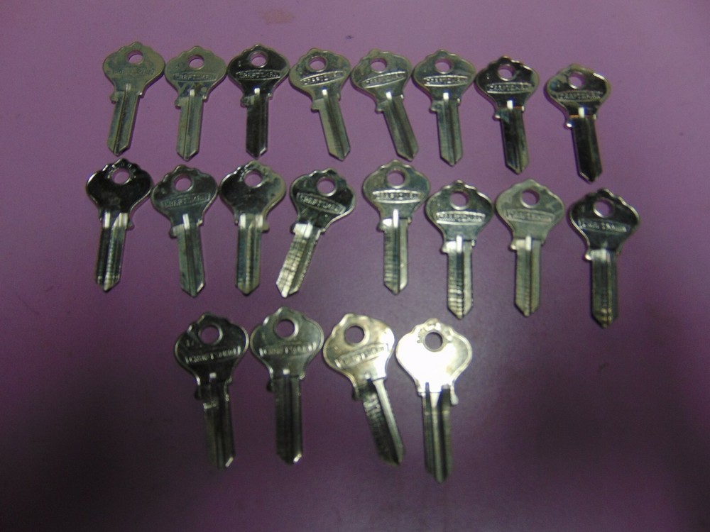 19 KEYS ORG. CHARFTMAN KEYS BLANKS UNCUT LOCKSMITH