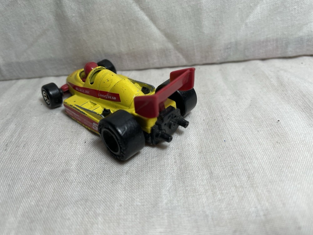 matchbox Superfastf1 racer 1984,yellow