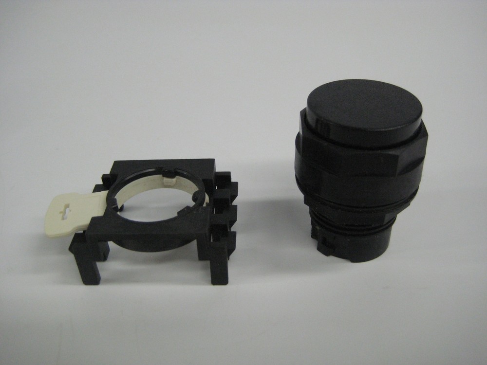 CUTLER HAMMER E22EB1 PUSHBUTTON BLACK NSMP