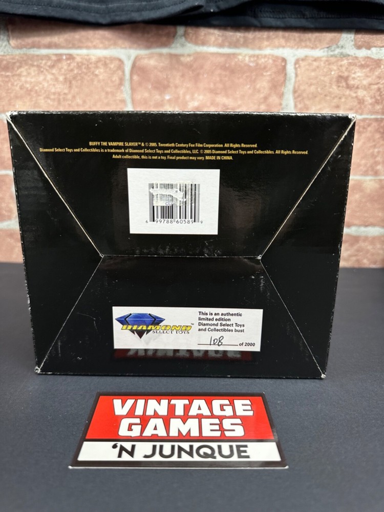2005 DIAMOND SELECT BUFFY THE VAMPIRE SLAYER UBERVAMP LIMITED #108/2000 BUST