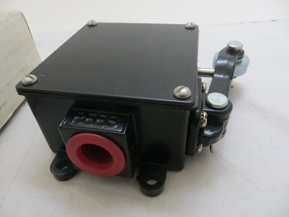 REES 01752-100 MACHINE LIMIT SWITCH RIGHT HAND