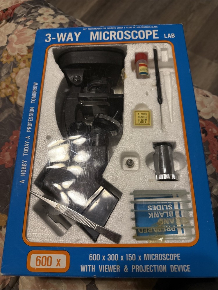 600x300x150x Microscope With Viewer And Projection Device