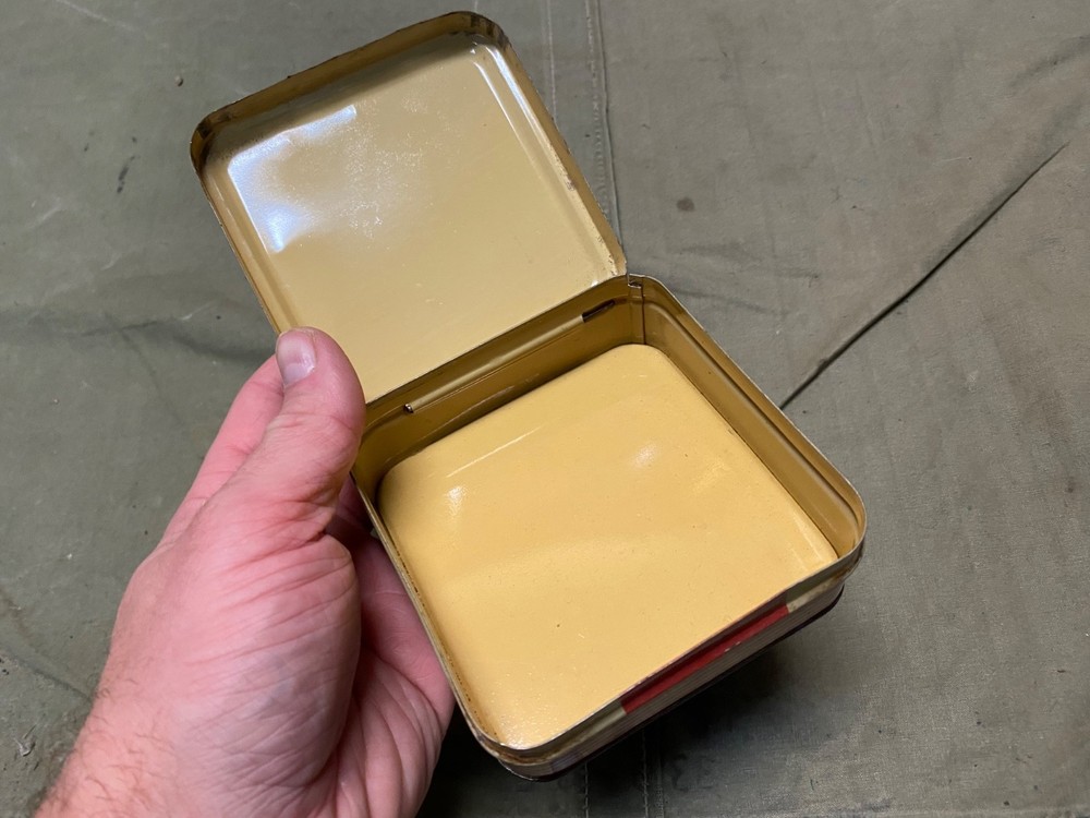 ORIGINAL WWII ERA US SENTINEL FIRST AID KIT CARRY TIN