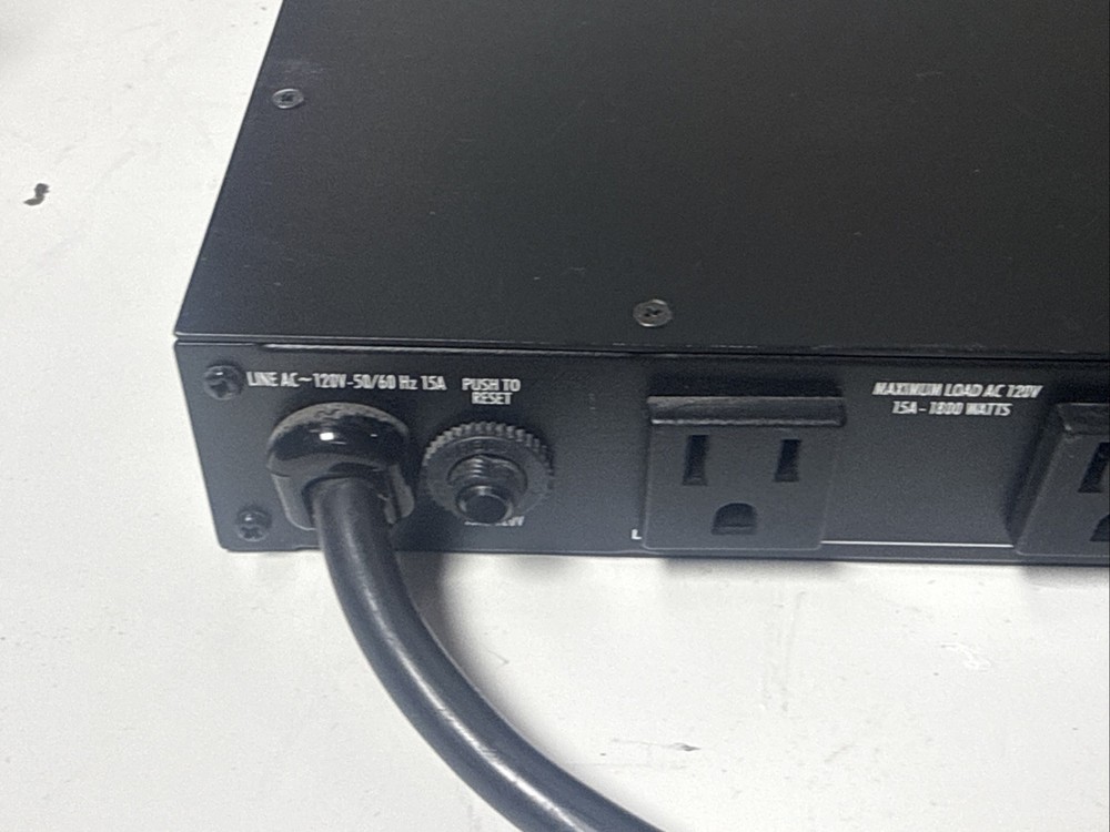 Furman PL-PLUSC Power Conditioner with Lights Voltmeter