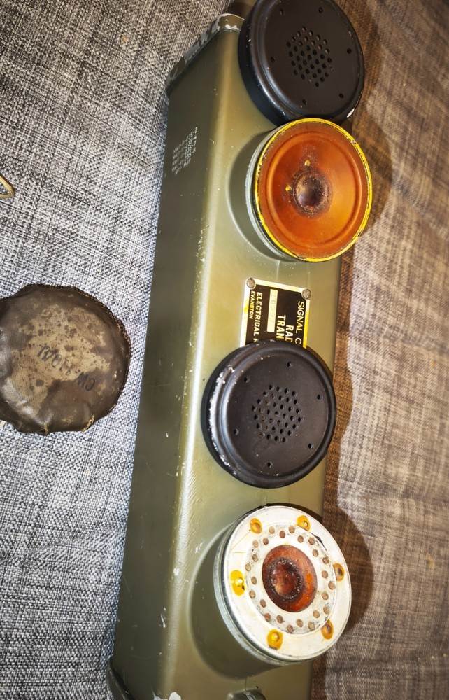 WWII US Signal Corps BC-611-C “Handy Talky” Radio Receiver / Transmitter