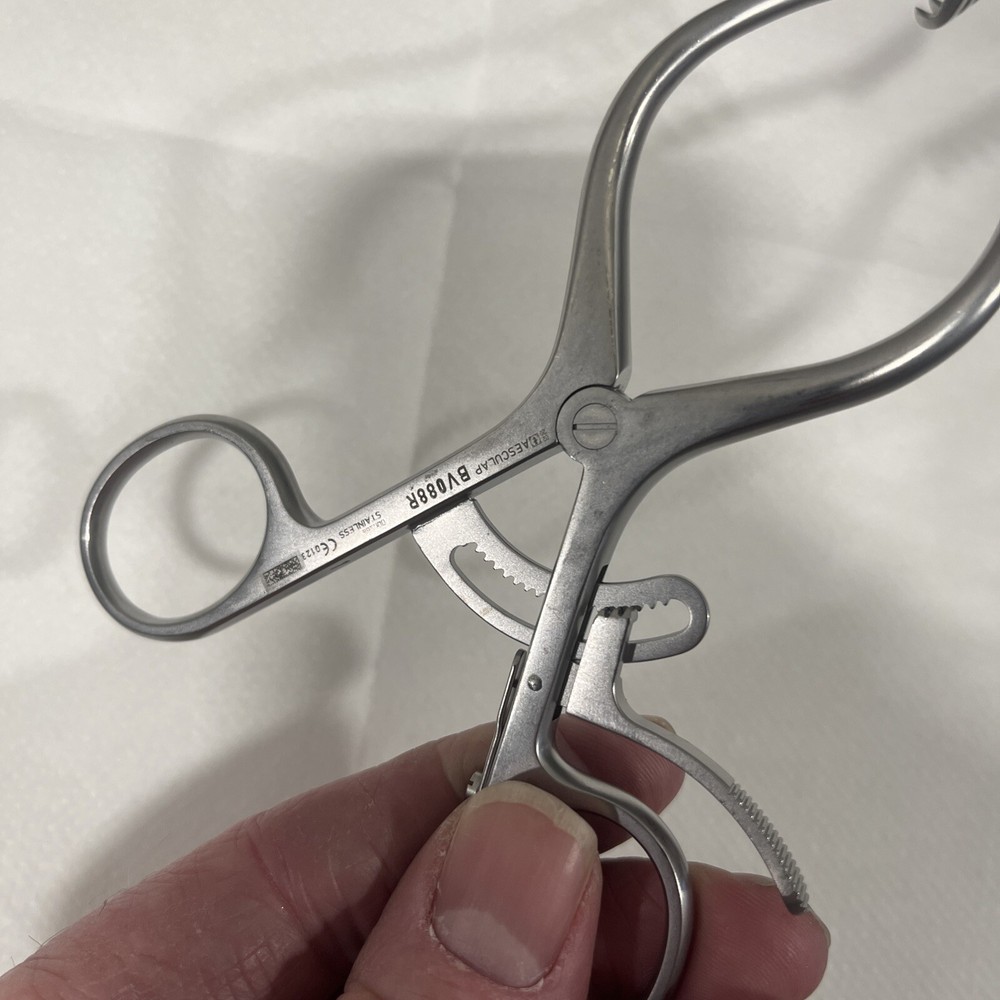 Aesculap BV088R Mollison Retractor, Sharp Tip, 4x4 Prongs, 6” (D)