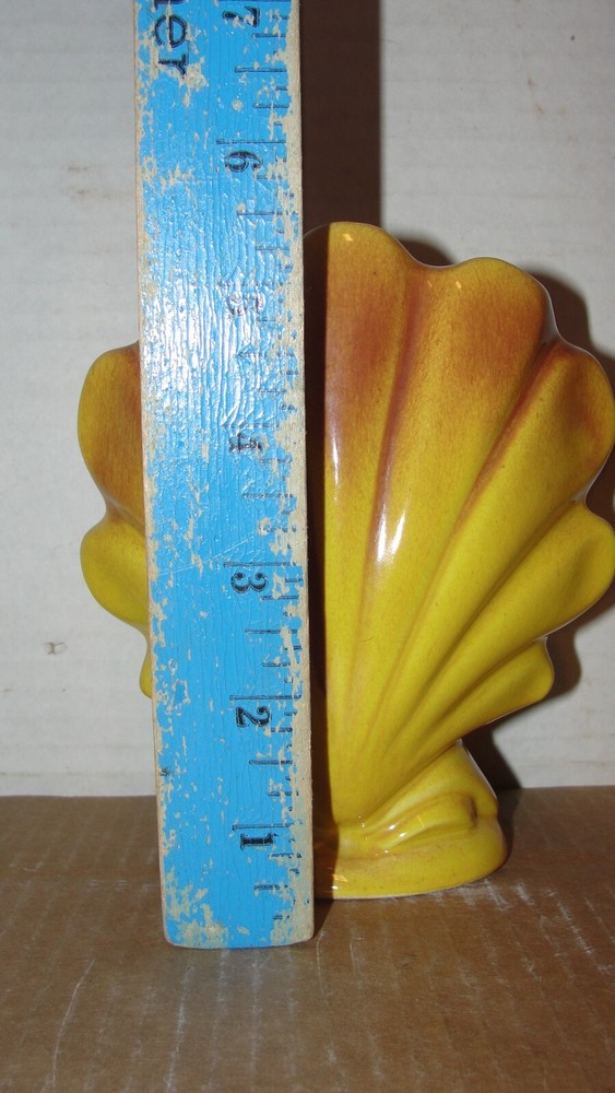 UNMARKED YELLOW 6" SEASHELL FLOWER PLANTER