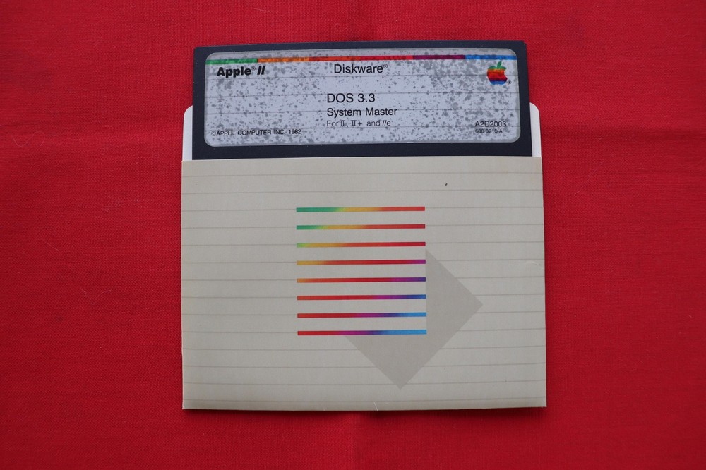 APPLE COMPUTER II, II+, IIE DOS 3.3 SYSTEM MASTER DISKETTE