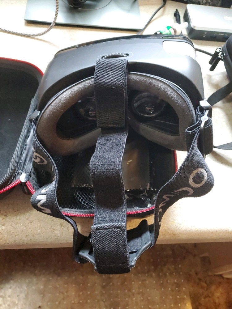 Homido V2 Virtual Reality Headset - Black - iPhone & Android - Case - Excellent