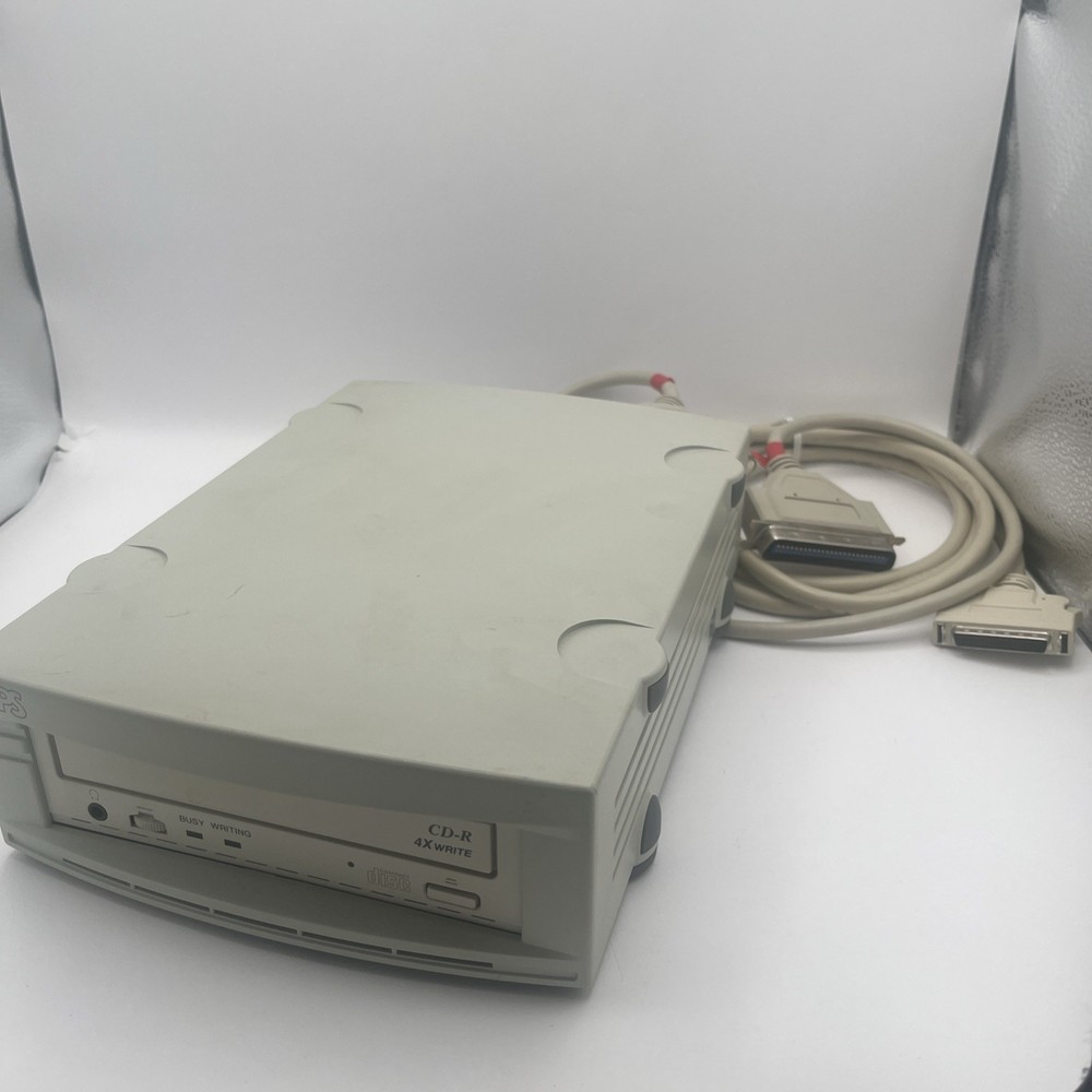 CD-R APS TECHNOLOGIES 106747 (4X Write) w/ Some Cables and Accessories.