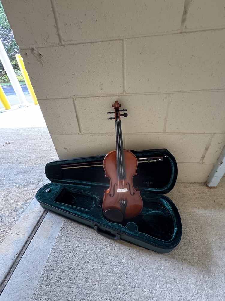 Nova Student Violin Outfit With 2 Bows