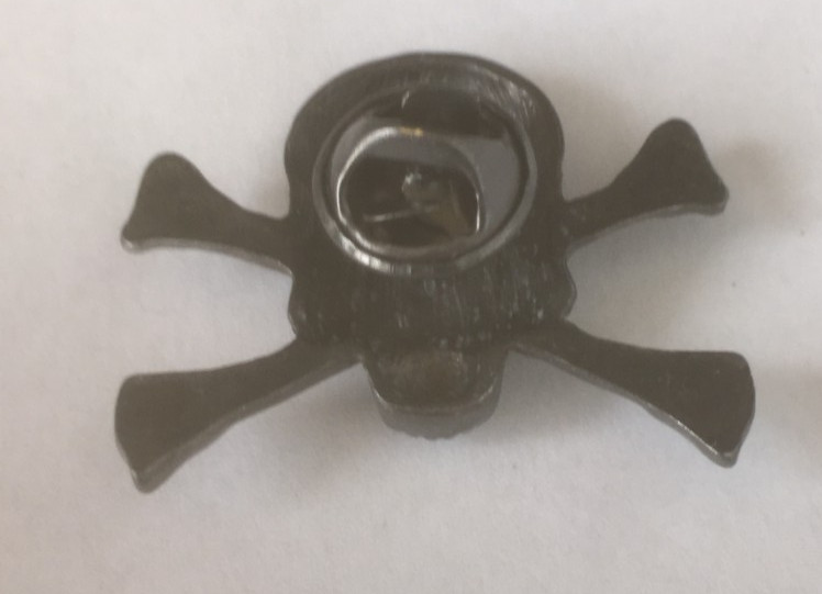 Skull pin badge#2