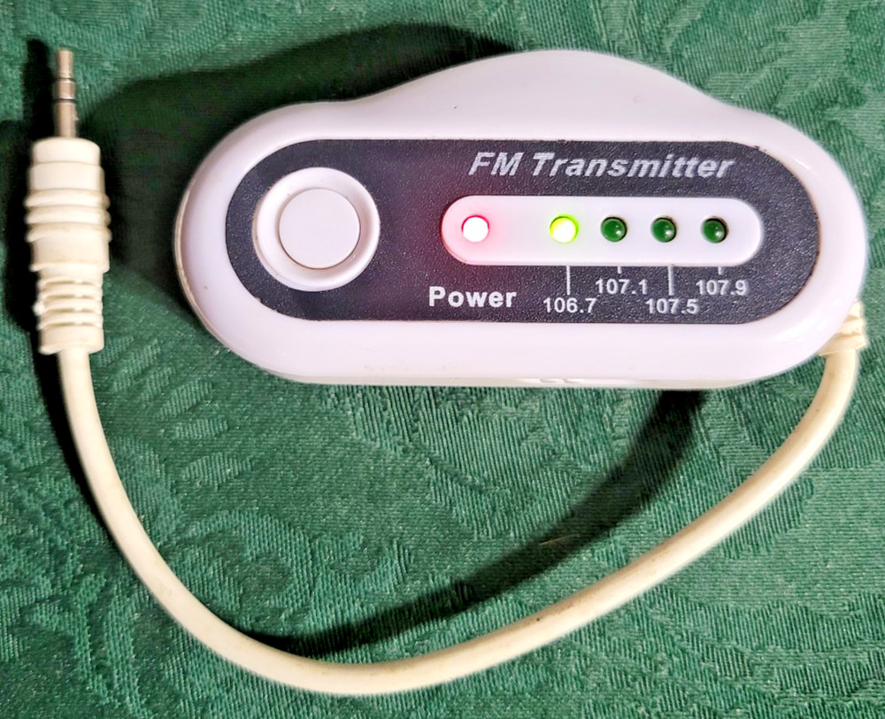 FM Transmitter For Old Cell Phones/MP3/CD Players w/ 3.5 MM output for Car Radio