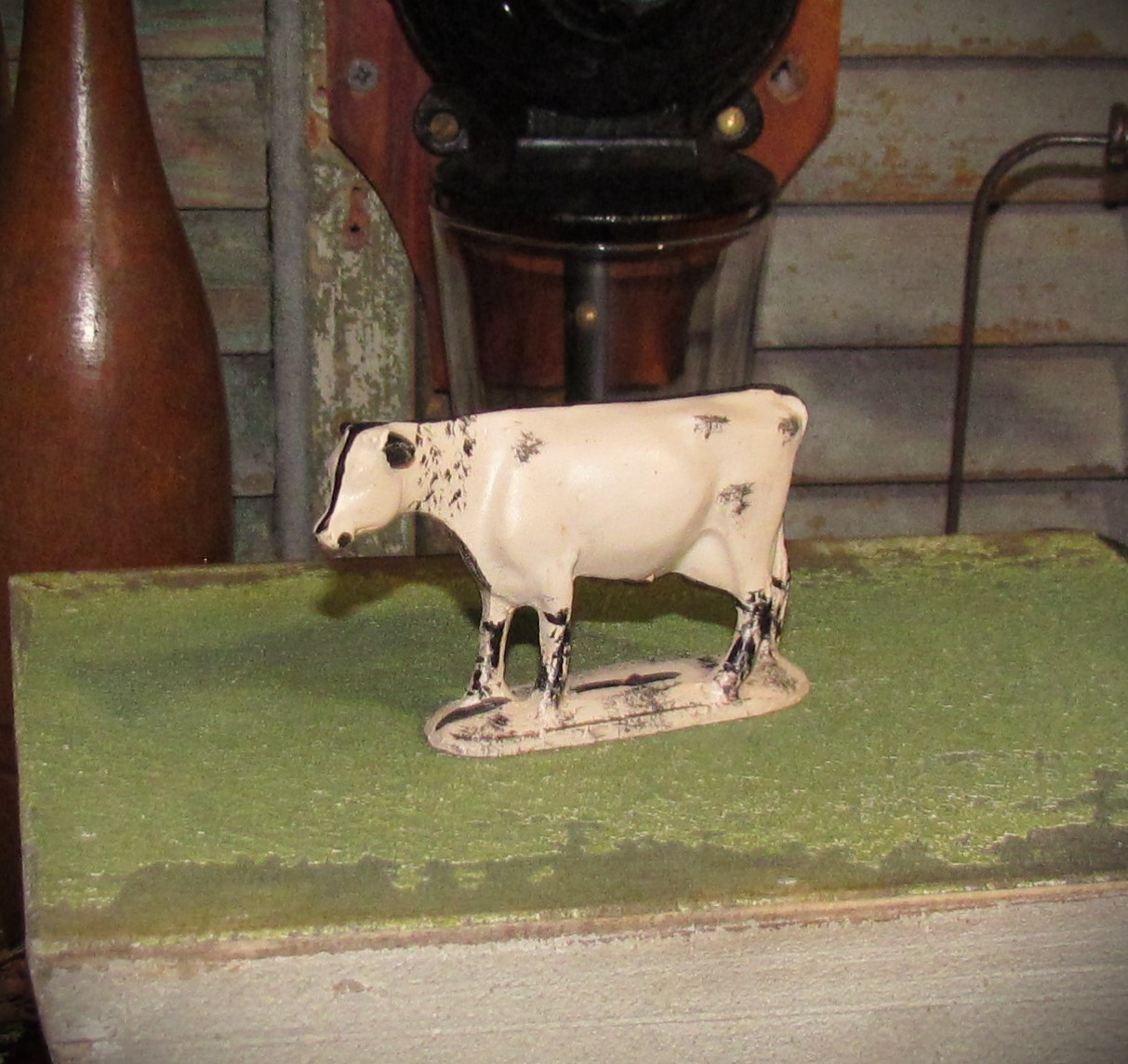 Primitive 3.5" Antique White Resin Holstein Country Farm Dairy Vtg Style Toy Cow