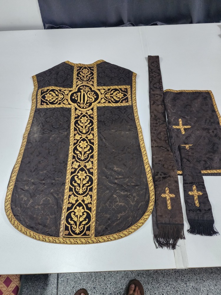 Antique Fiddleback Chasuble