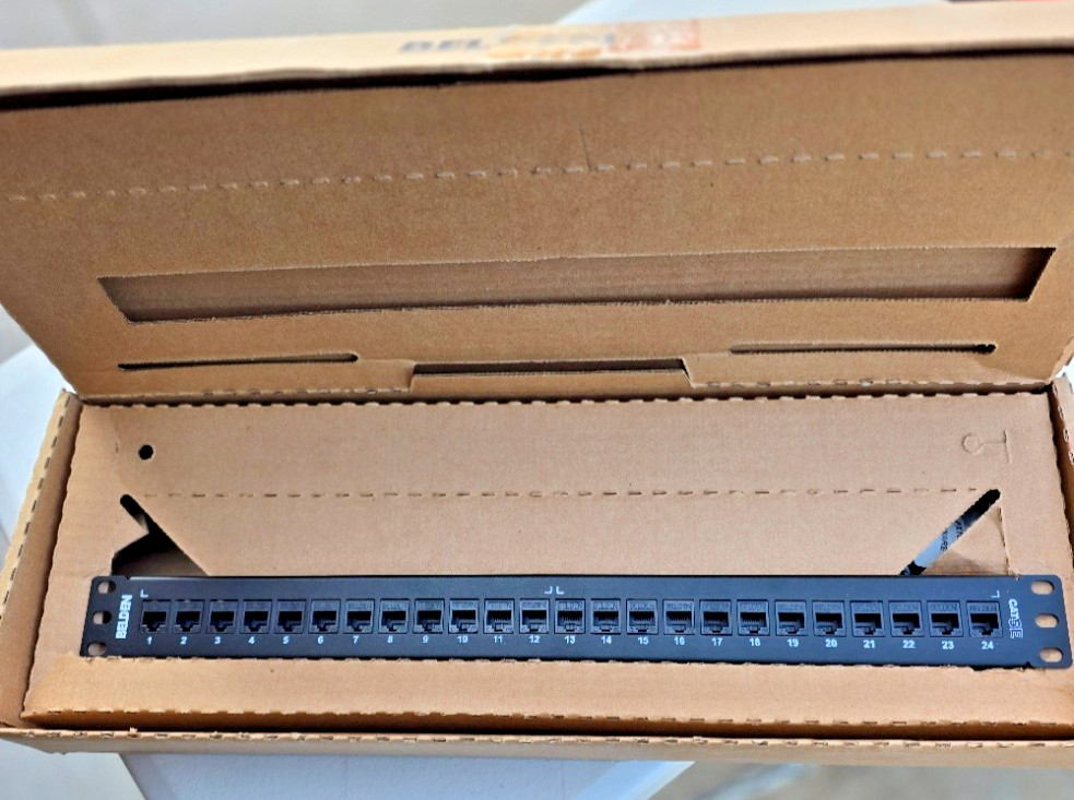 Belden CAT5E KeyConnect Patch Panel 24-port AX104013
