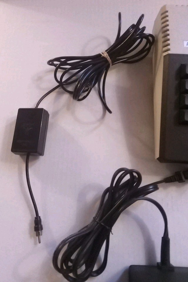 Atari 800 XL Computer Tested & Working w/ Power + Manuel US version