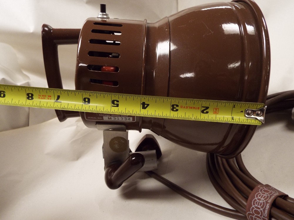 Speedotron Universal Strobe Light Unit Model M11 Reflector 7" Bulb Untested #2