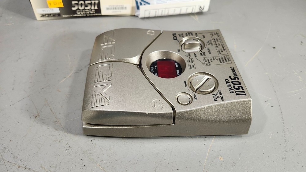 Zoom 505 II Guitar Multi Effects Processor Pedal in Box w/ Manual - Silver