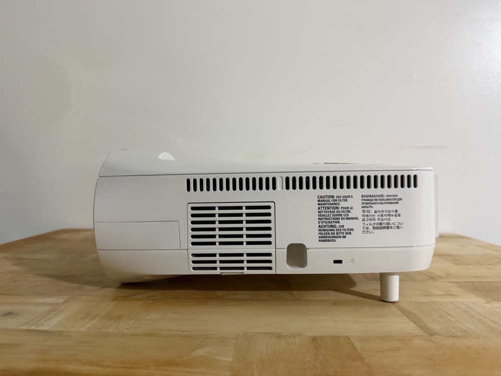 NEC NP610S Short Throw 3LCD Projector w/ Remote, Case, Power Cable & Adapters
