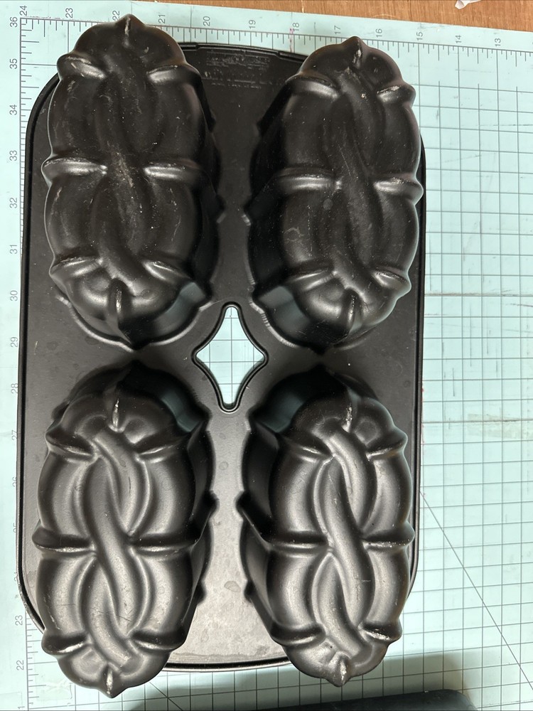 Mini Loaf baking pan Makes 4