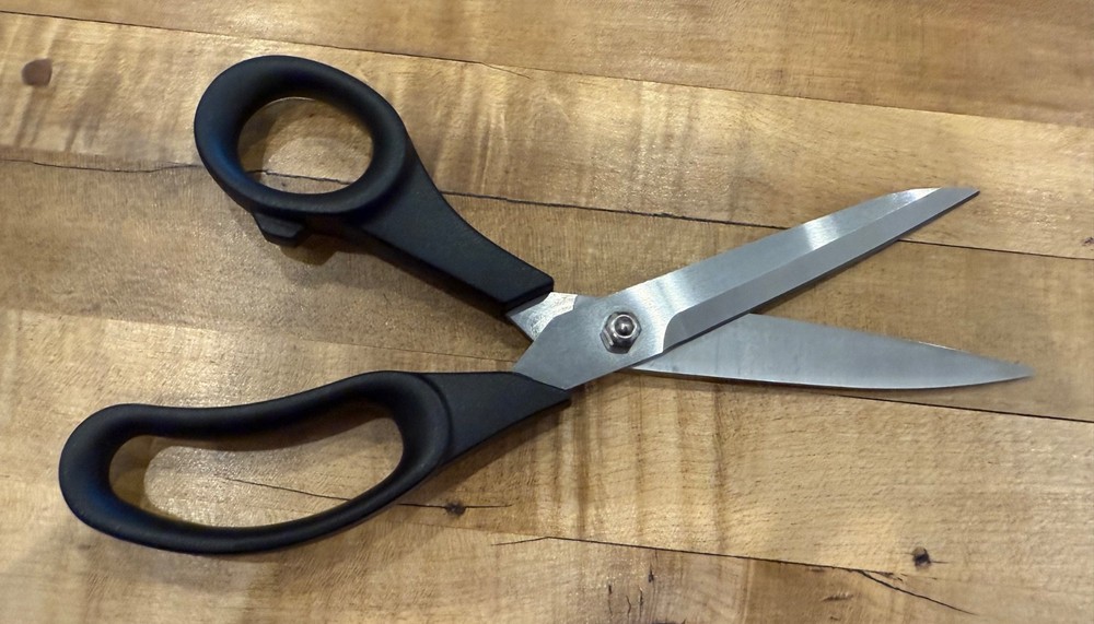 GINGHER SCISSORS—9”