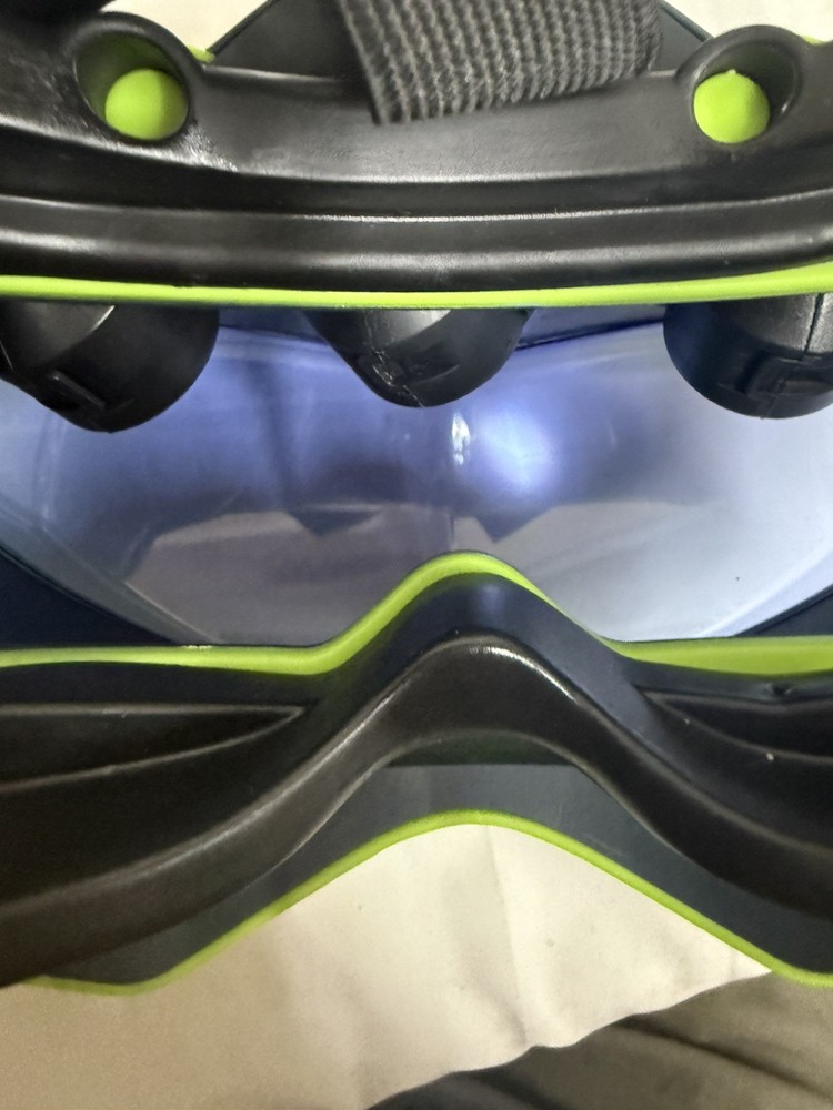 Sharper Image Monster Vision Virtual Reality Headset – Tested & Working