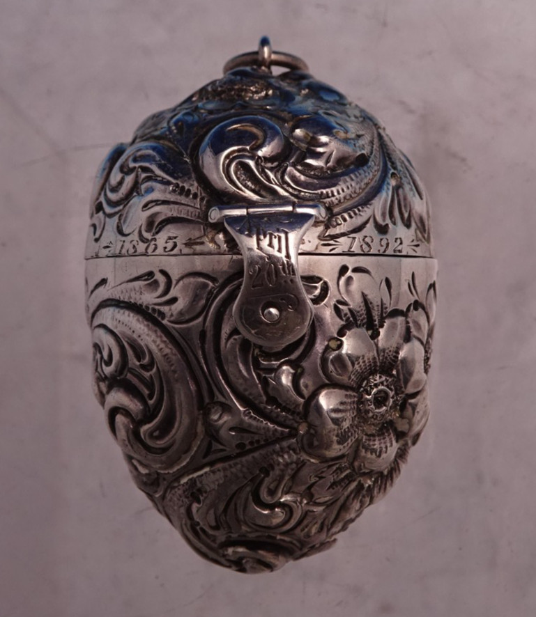 Shiebler Sterling Silver Nutmeg Sifter in Egg Form #3017 2 1/8" x 1 3/8" (#8733)