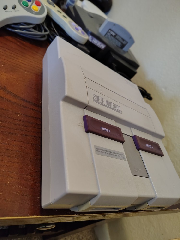 Nintendo SNS-001 Super NES Console Bundle w/ 4 Controllers, AV Cable, Adapter