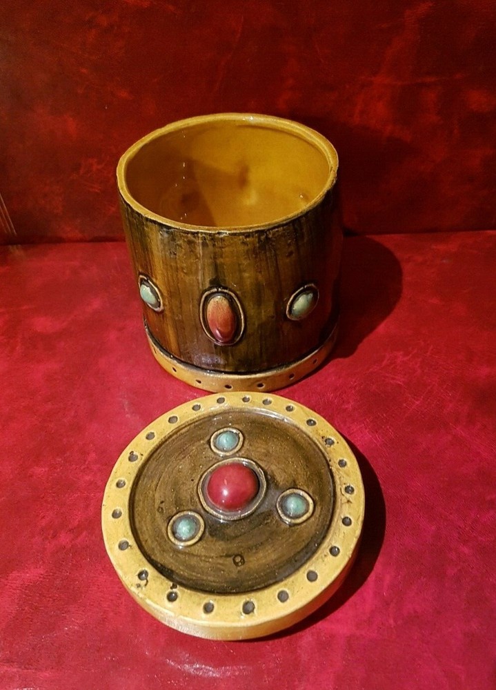 Stunning Barrel Shaped Earthenware Pot