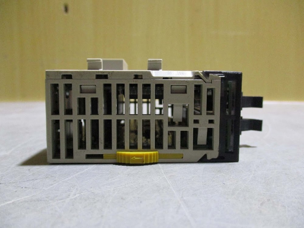 OMRON CJ1W-MD263 Input Output Unit PLC I/O Module USED