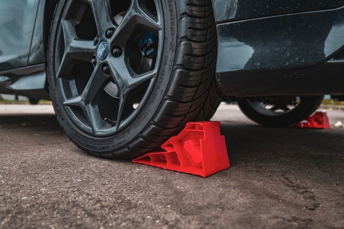 Caliber MR20K Red Wheel Chocks 13596
