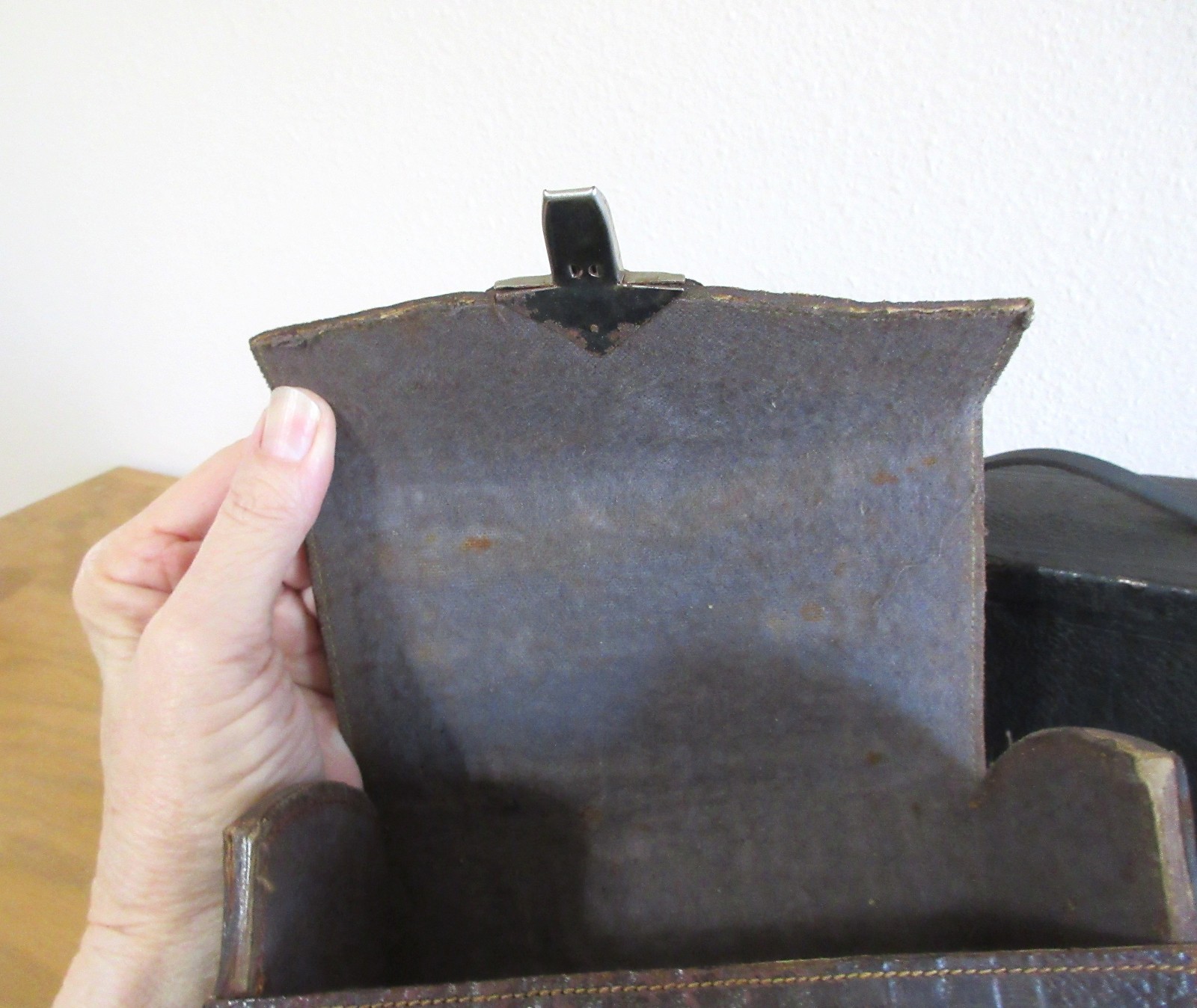 (O) Balda Rollbox Camera w/ Leather Case and Remote Cable Thread, 1930s