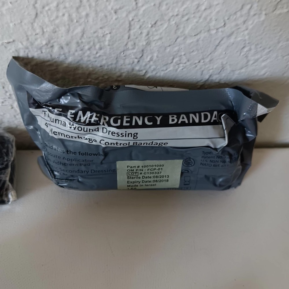 Items from the US Army First Aid Kit