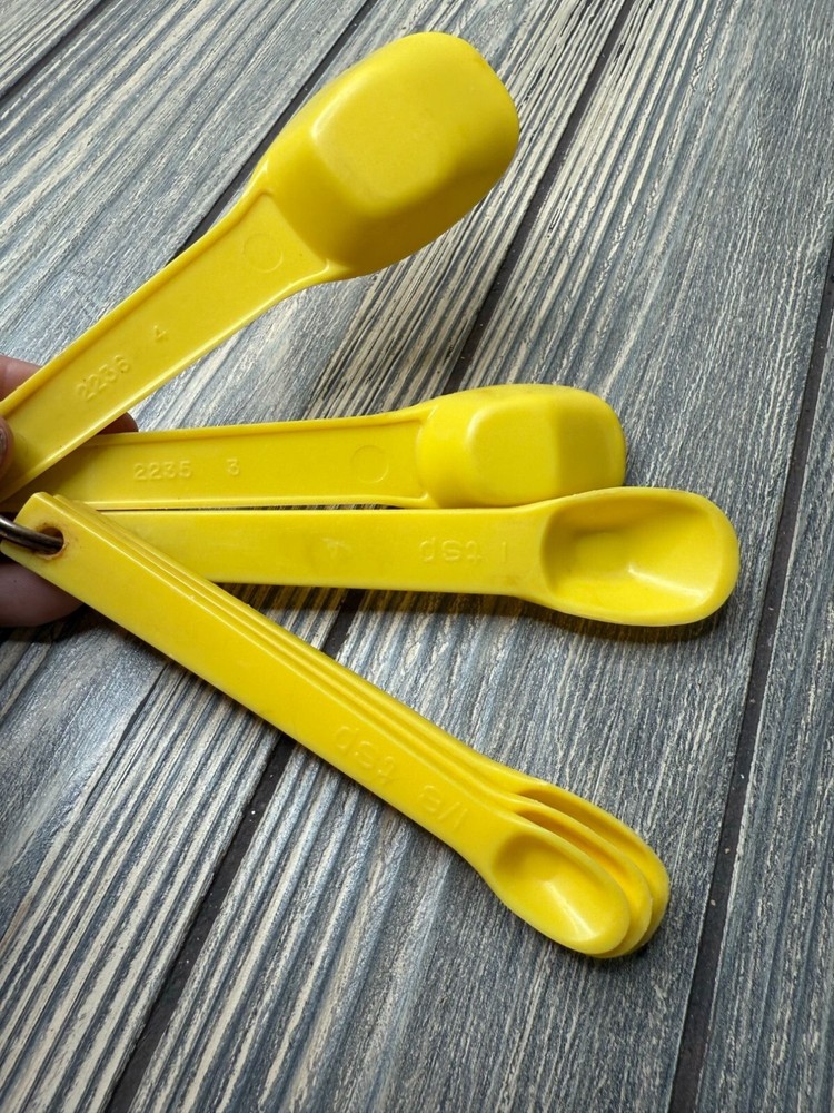 Tupperware Yellow Plastic Measuring Spoon Set With Ring x
