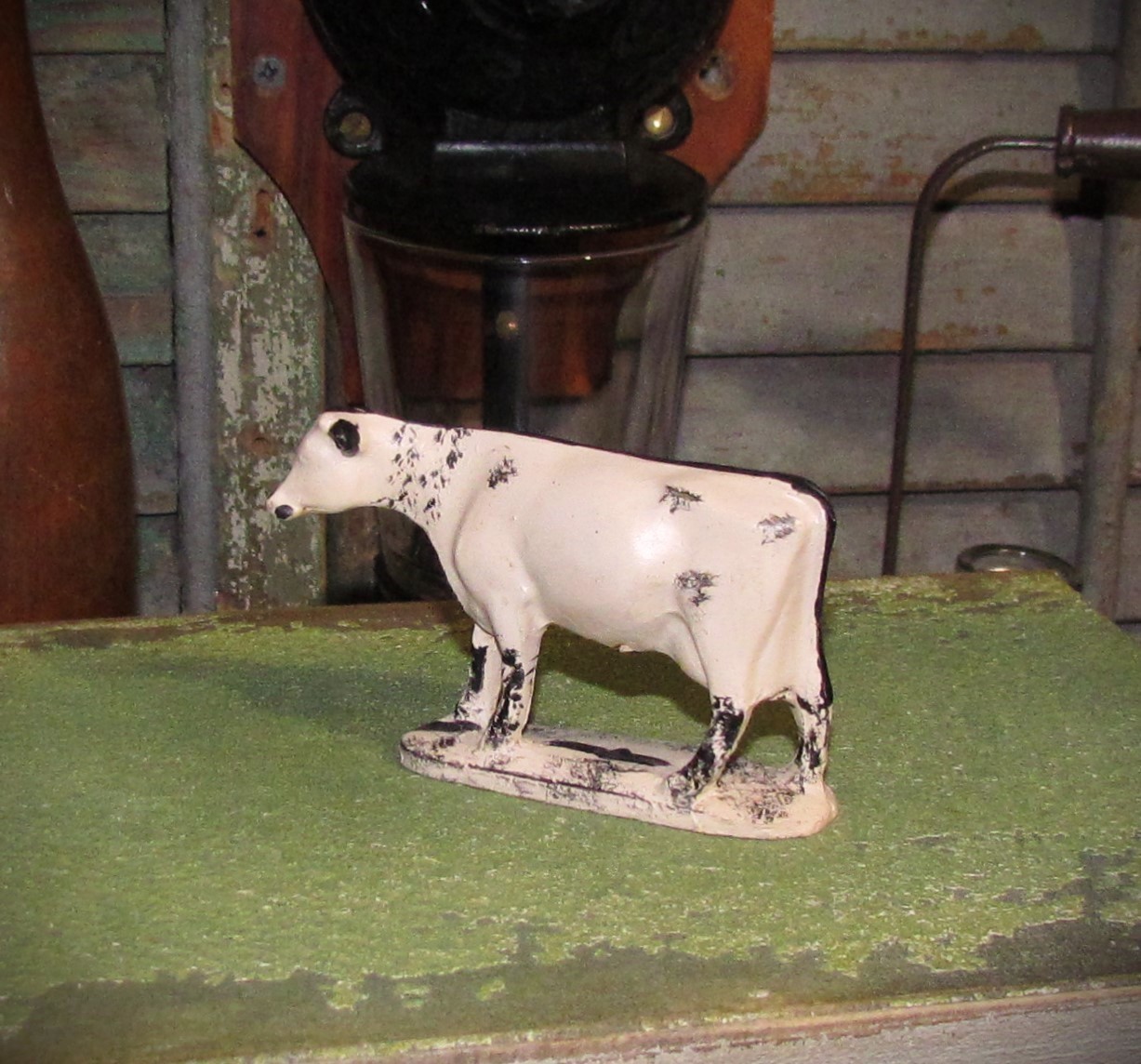 Primitive 3.5" Antique White Resin Holstein Country Farm Dairy Vtg Style Toy Cow