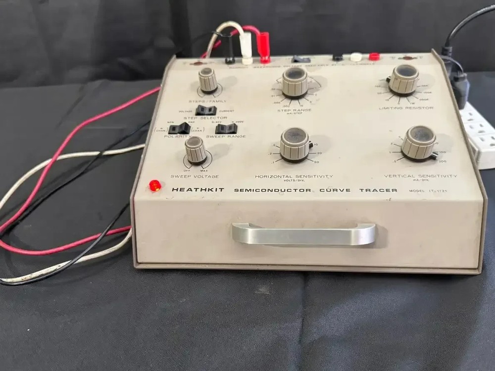 Heathkit IT-1121 Semiconductor Curve Tracer
