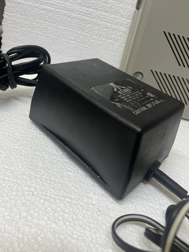 Atari XE 130xe Computer NTSC with Power Supply and AV cable Help Button Not Wrk