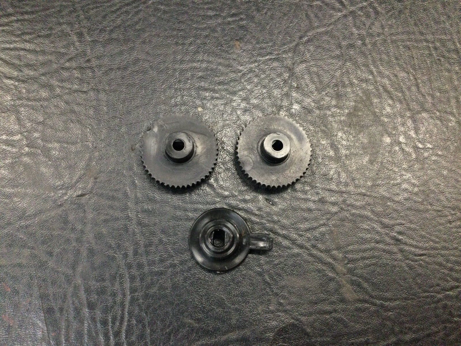 AirCooled Type 1 Radio Knob Set Crescent Style 68-79 Prt# VRD638