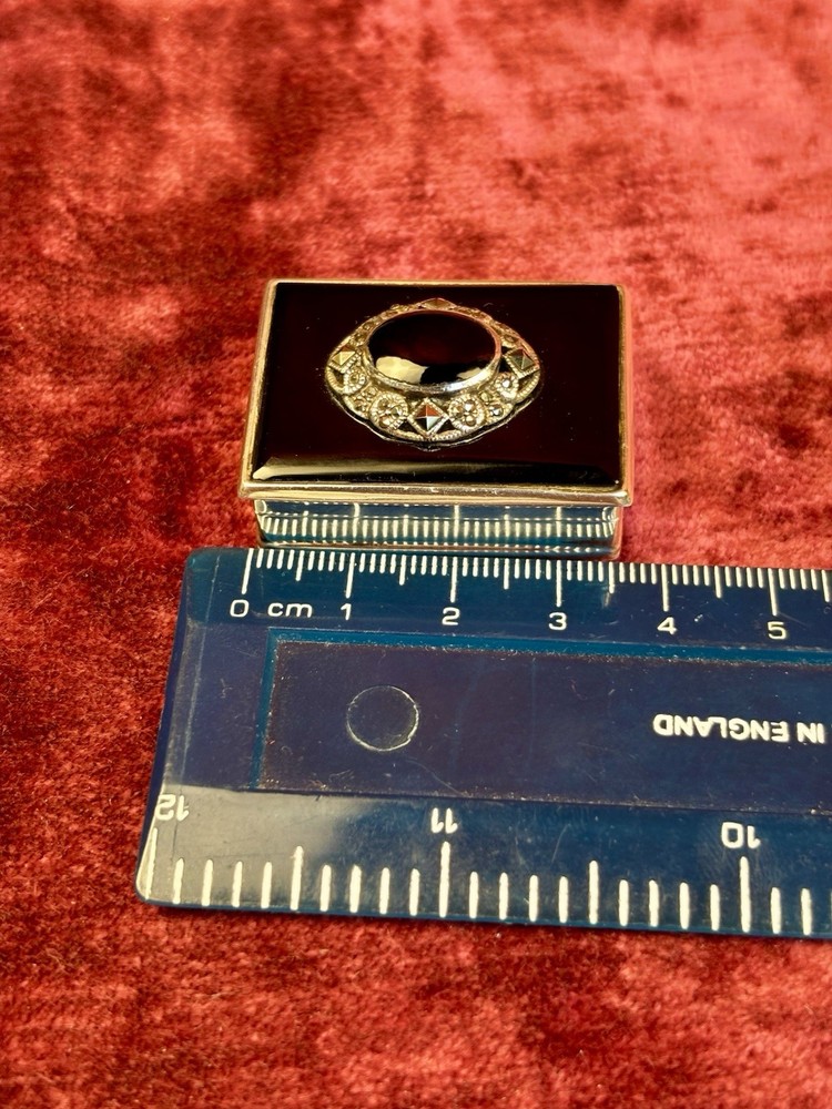 A Gorgeous Solid Silver & Onyx Hallmarked Pill Box. Birmingham