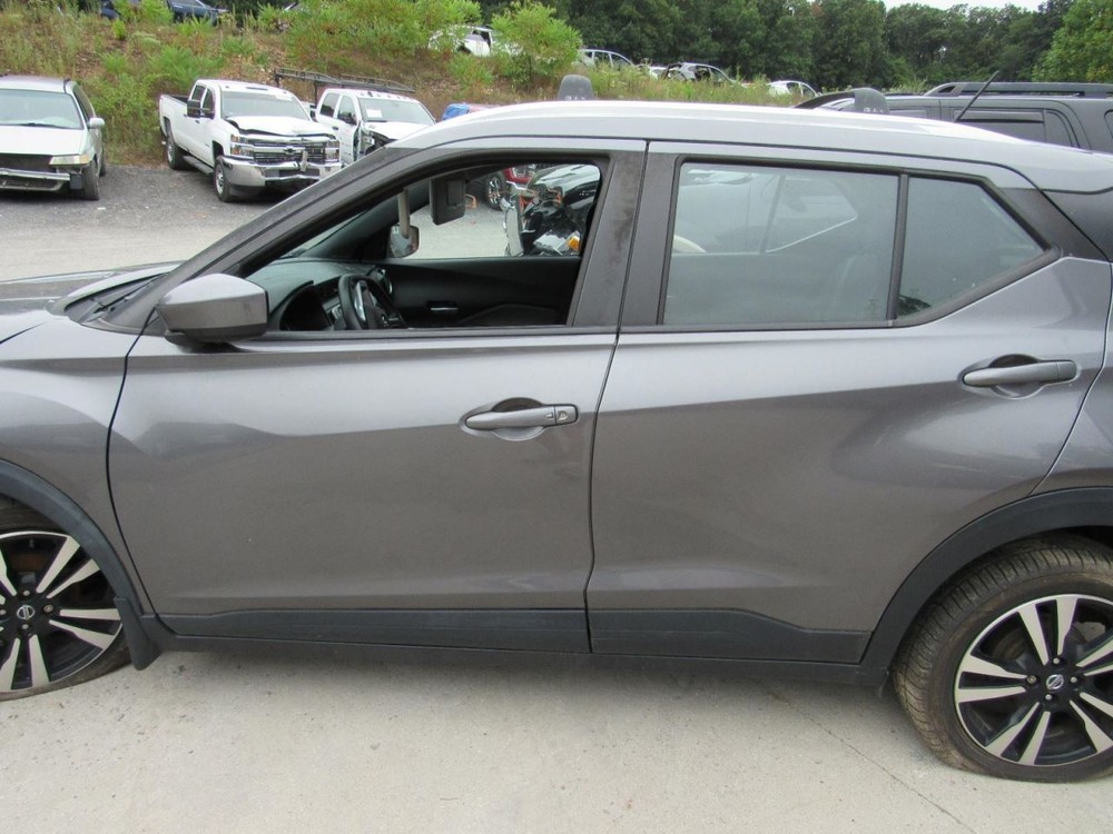 KICKS 2019 Glove Box 1073107