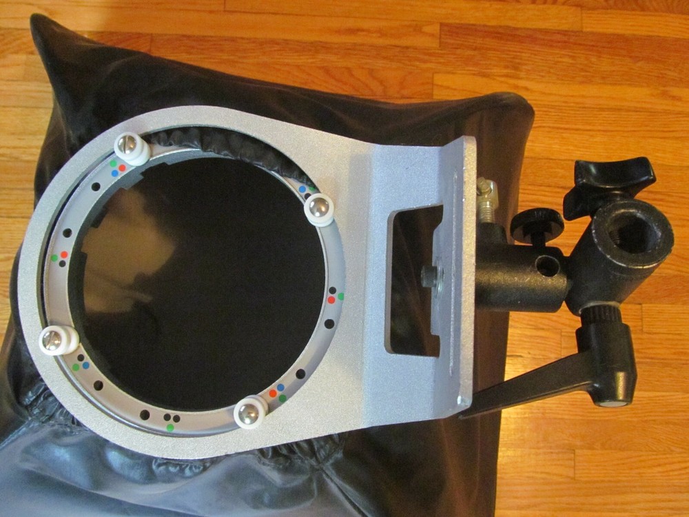 STUDIO LIGHT SOFTBOX - 23" X 23"