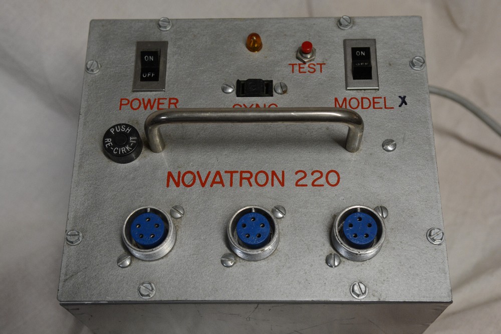 Novatron 220 Power Pack Flash Complete w/Cord Tested Working