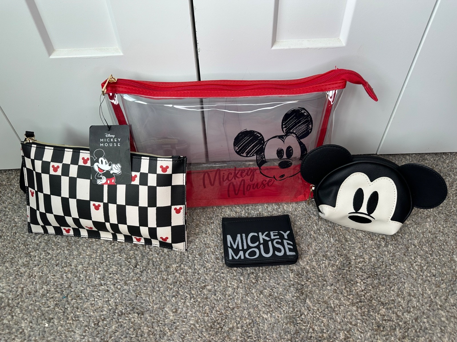 BIOWORLD MICKEY MOUSE 4-PIECE WRISTLET WALLET CARDHOLDER COSMETIC CASE GIFT SET