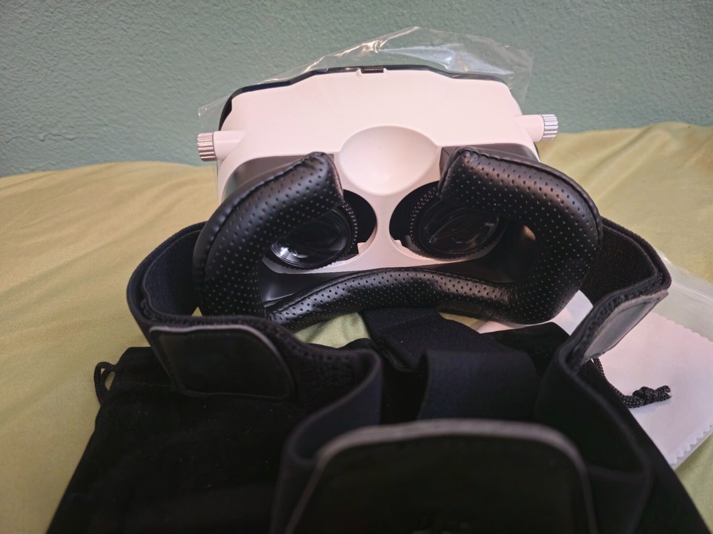 TaoTronics 3D VR Headset with Magnetic Trigger Lightweight VirtualRealityGlasses