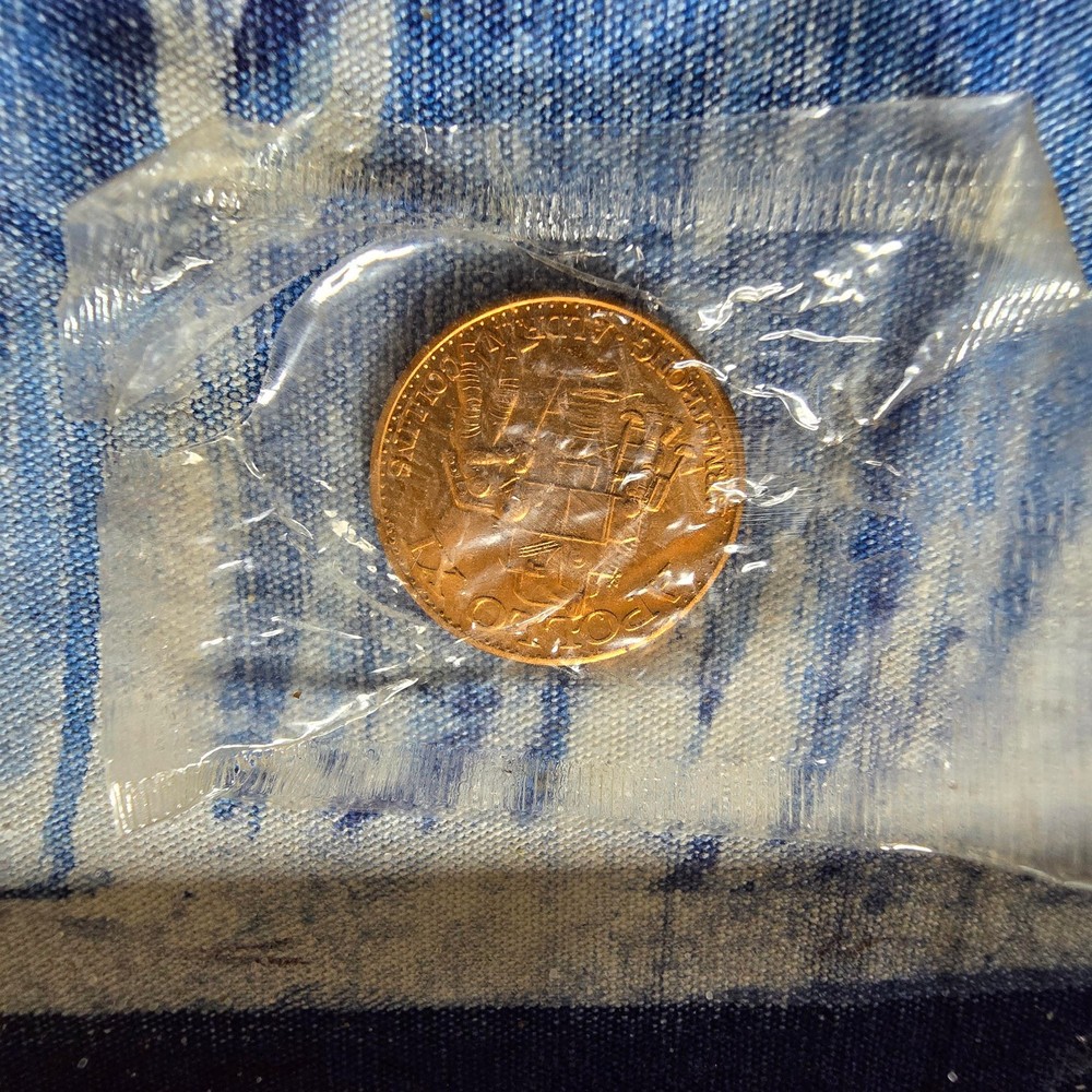 APOLLO 11 COMMEMORATIVE LUCKY COIN
