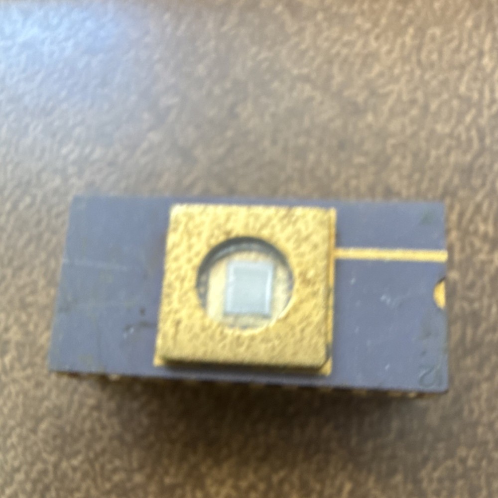 Ceramic EPROM Memory IC Gold Pins Window Parallel Through-Hole 24-Pin